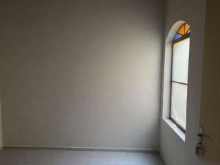 Casa com 02 dormitórios no centro